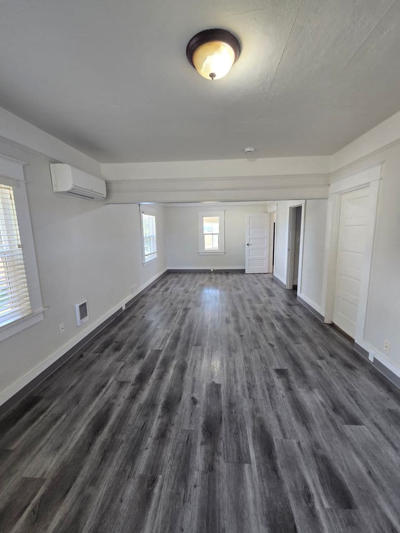 Albany House: 29626 Highway 34 SW