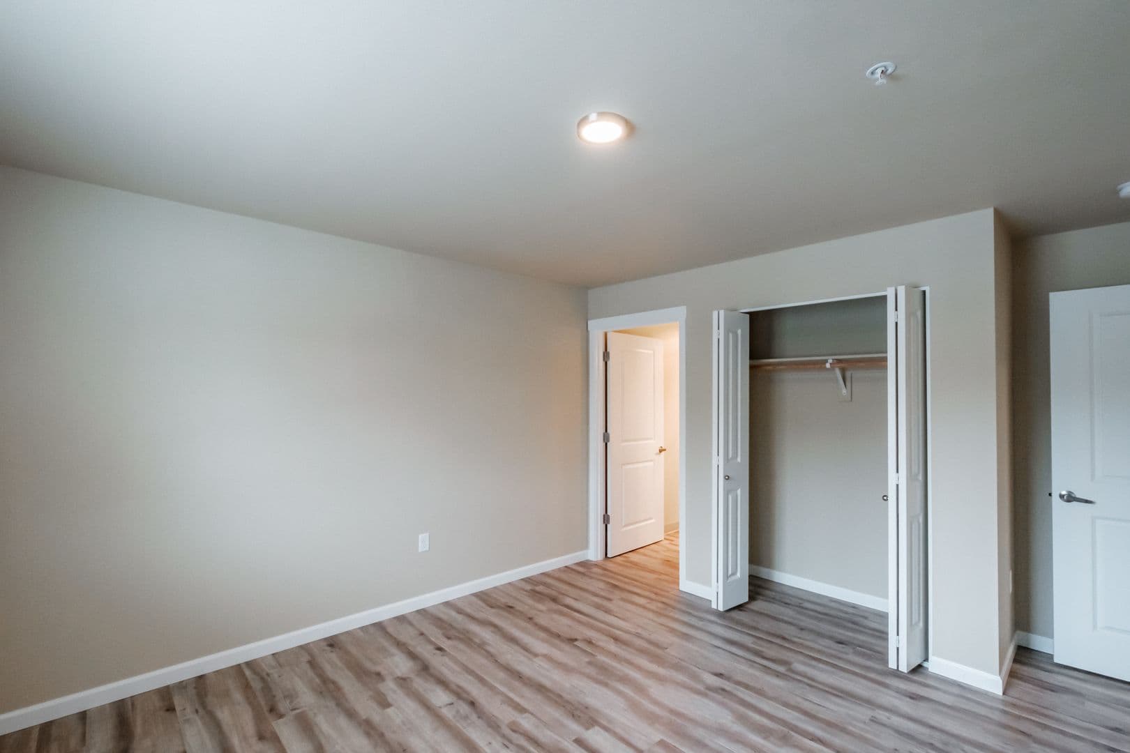 Sweet Home Apartment: 1200 38th Ave