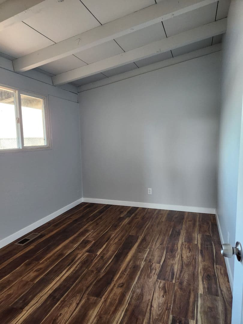 Albany House: 1290 Main St SE