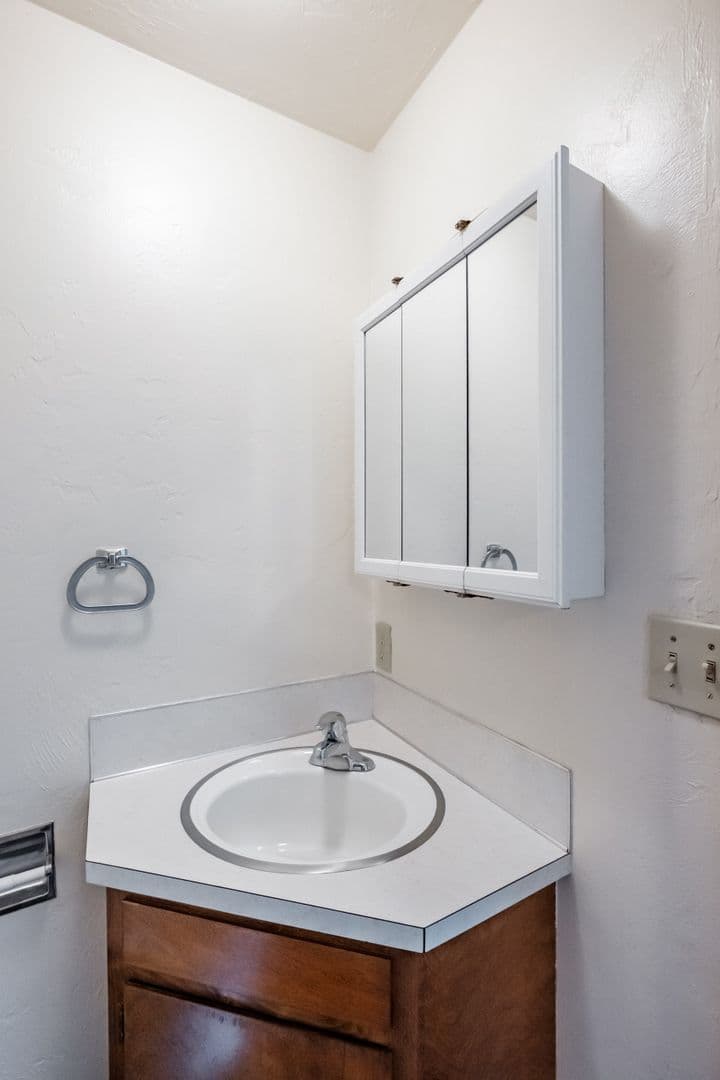 Albany Apartment: 462 26th Ave SE