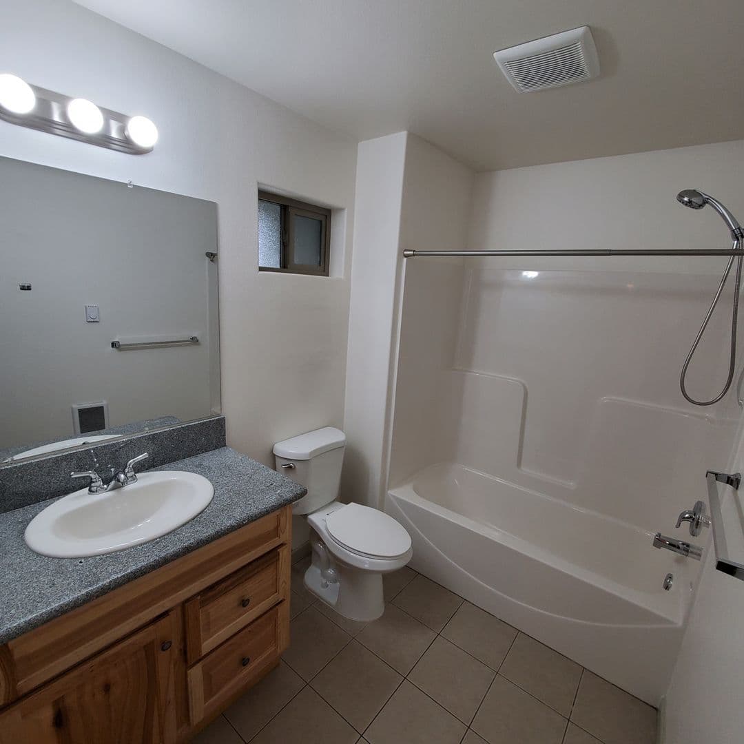 Lebanon Apartment: 2711 & 2713 Birch St.