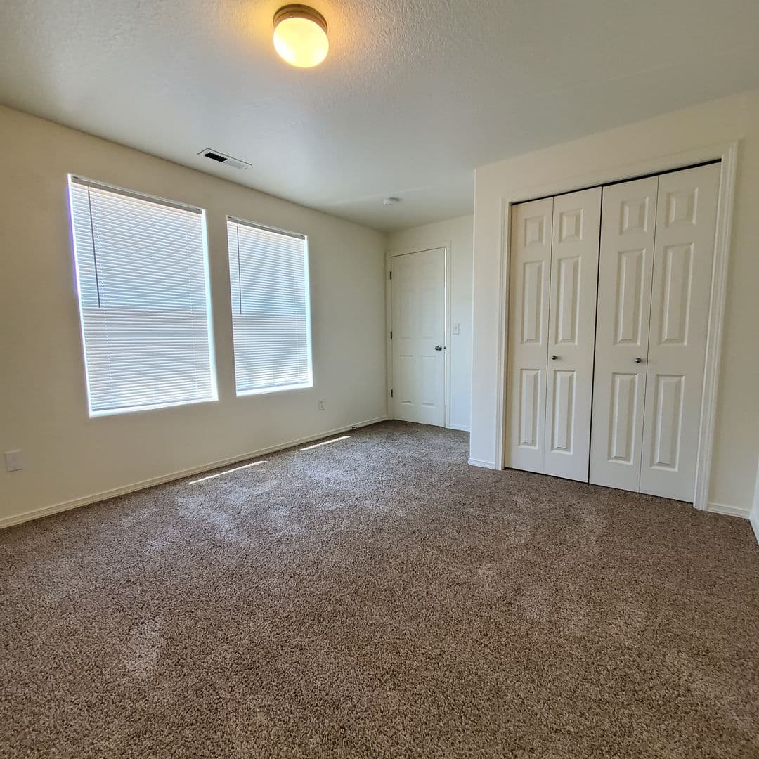 Monmouth Apartment: Meadow Ridge Ave