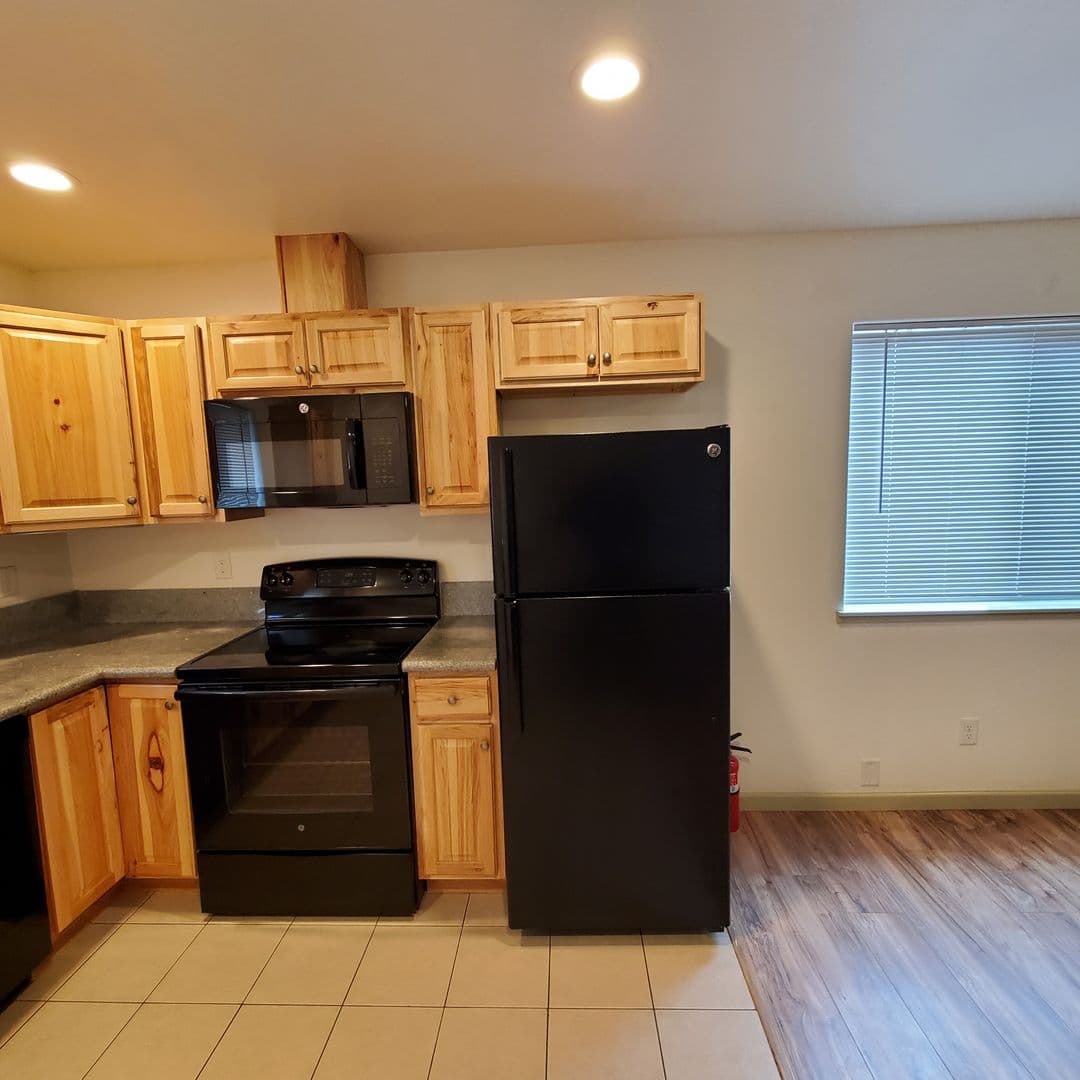 Lebanon Apartment: 2711 & 2713 Birch St.