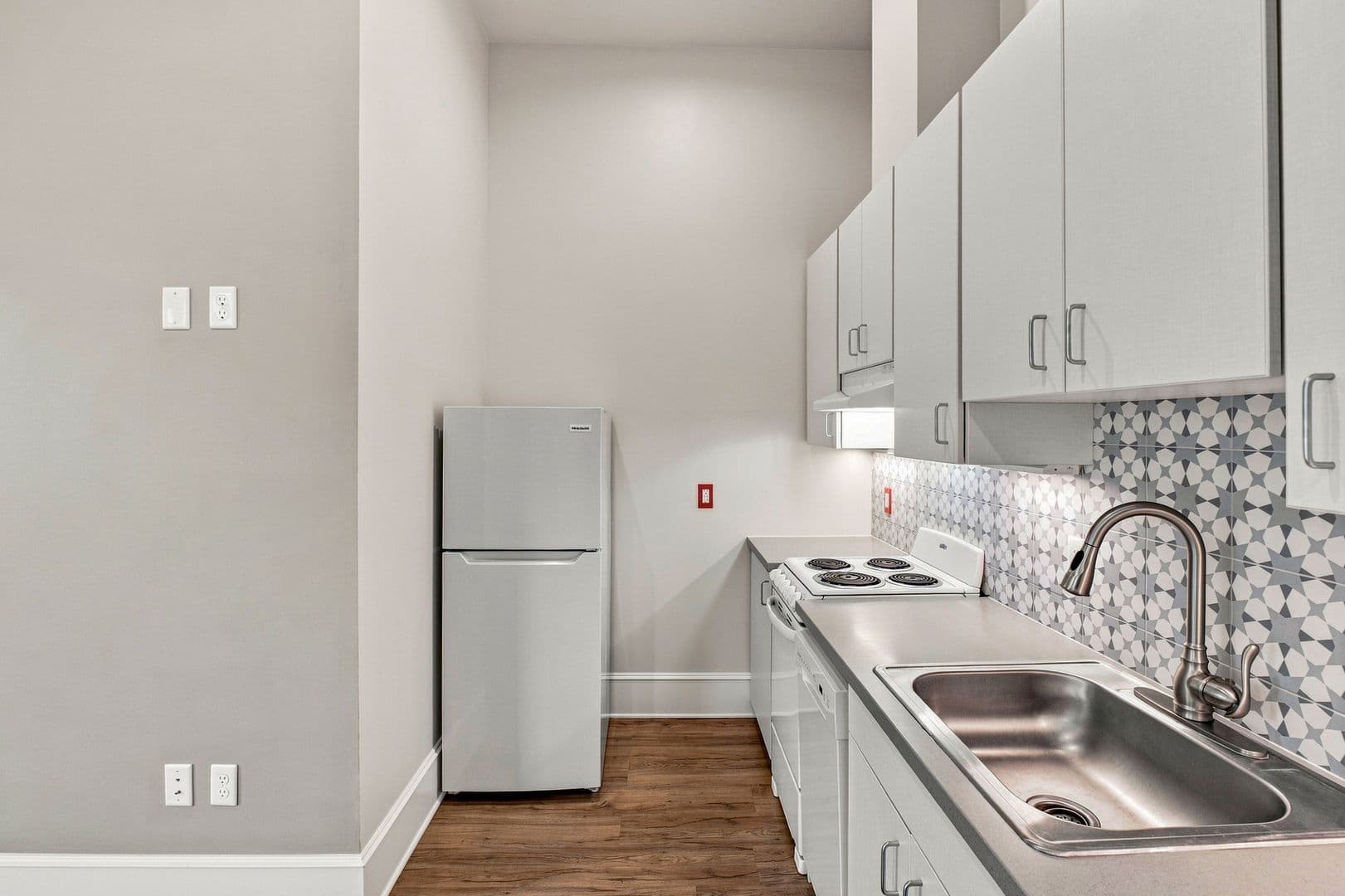 Salem Apartment: 440 State St #220