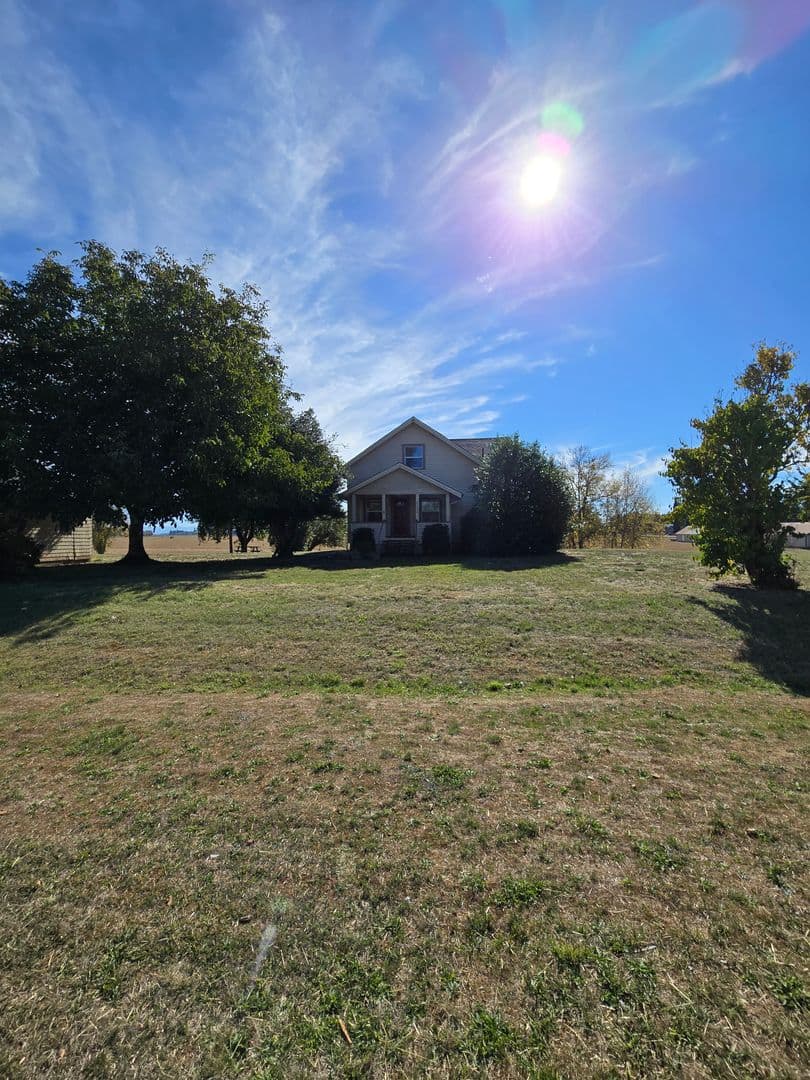 Albany House: 29626 Highway 34 SW