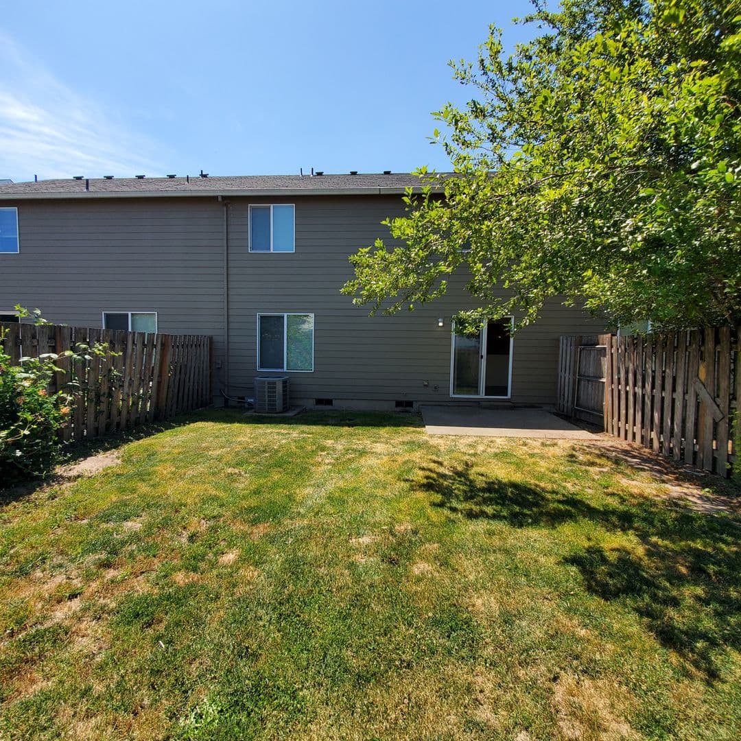 Monmouth Apartment: Meadow Ridge Ave