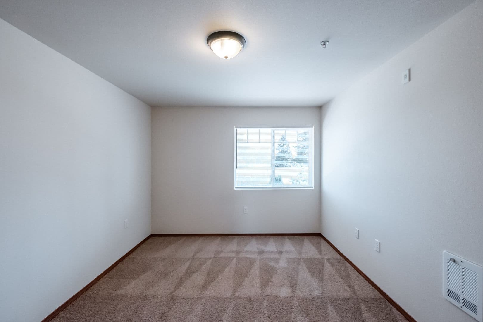 Salem Apartment: 4470 Conser Way NE