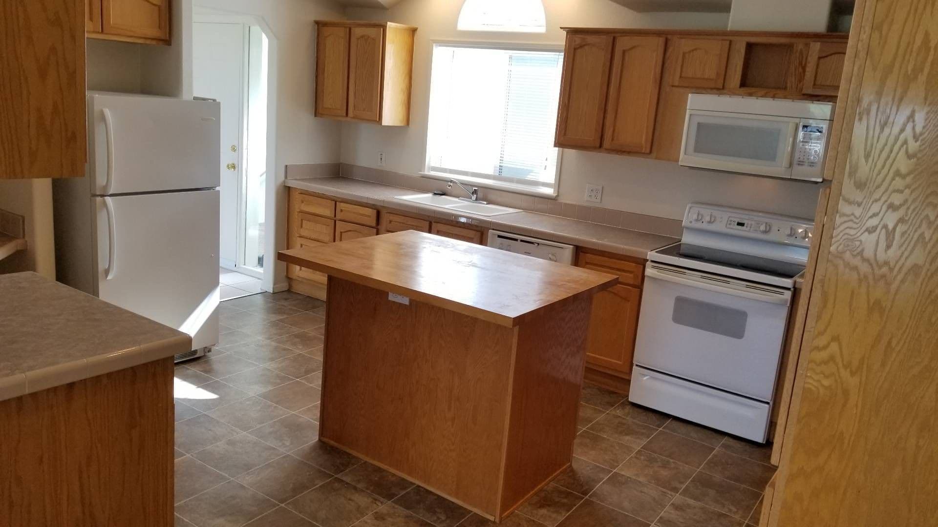 Tangent Condo: 33175 McFarland Road