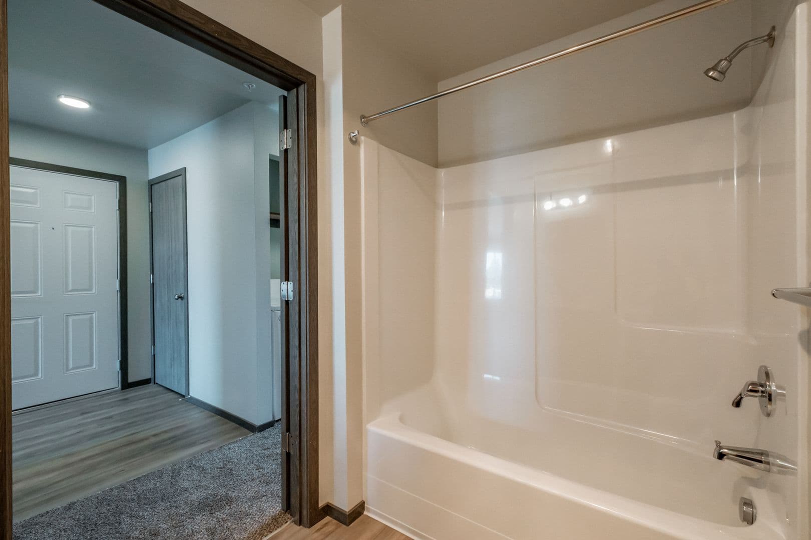 Salem Apartment: 4712 Silverton Rd NE