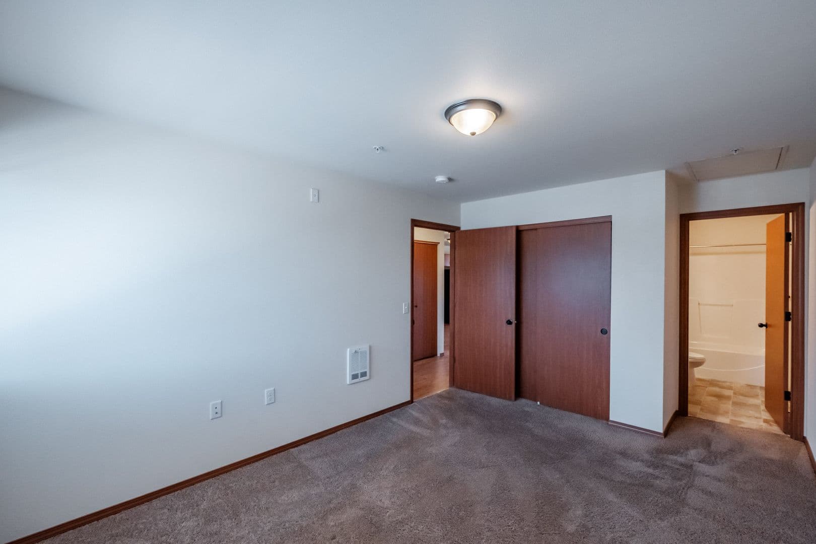 Salem Apartment: 4470 Conser Way NE