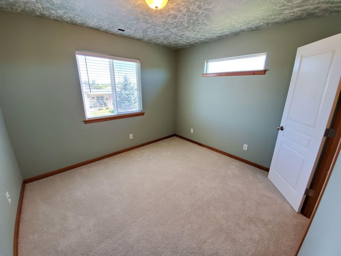 Albany House: 3800 Ryunkin St SE