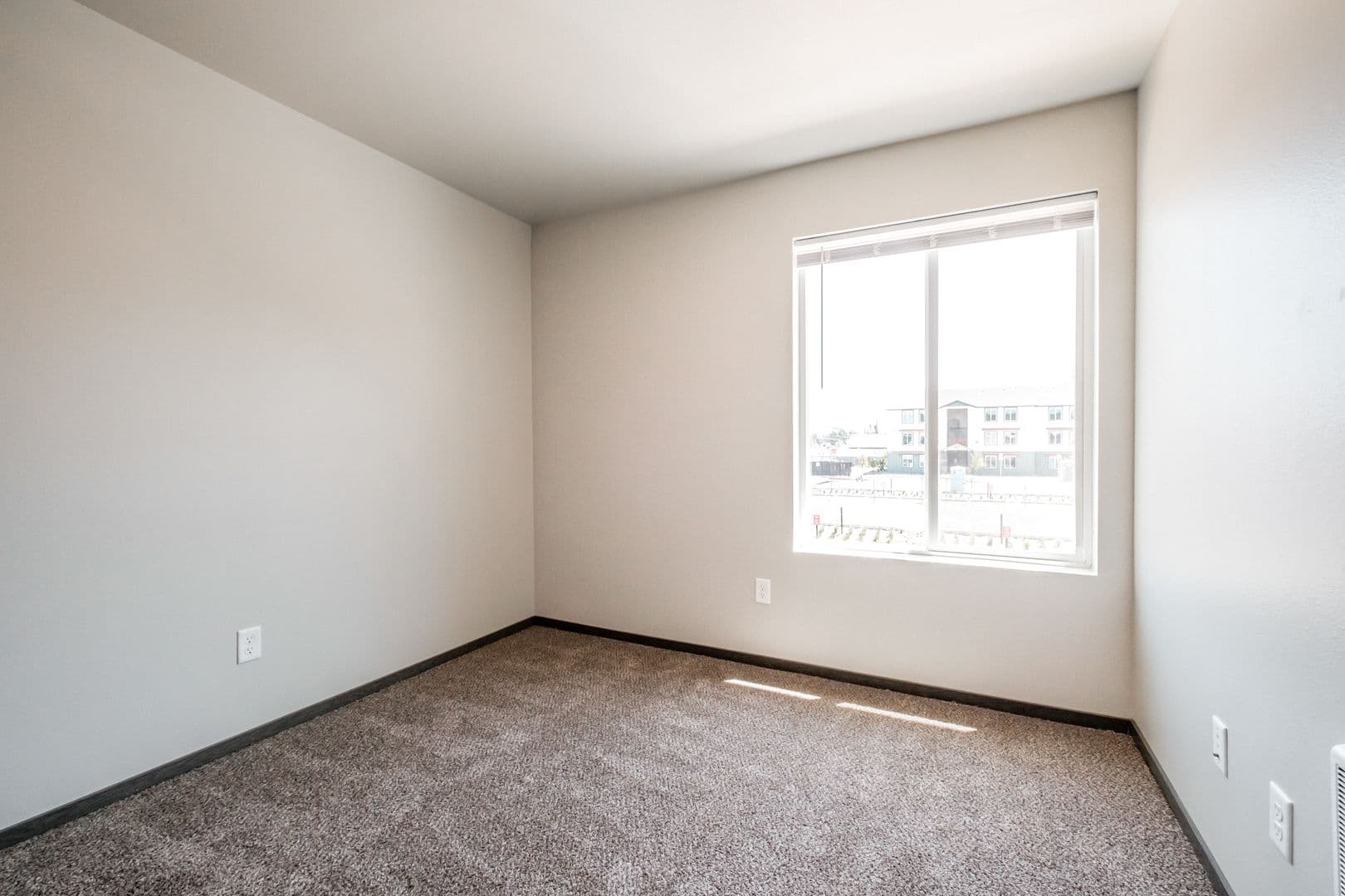 Salem Apartment: 4712 Silverton Rd NE