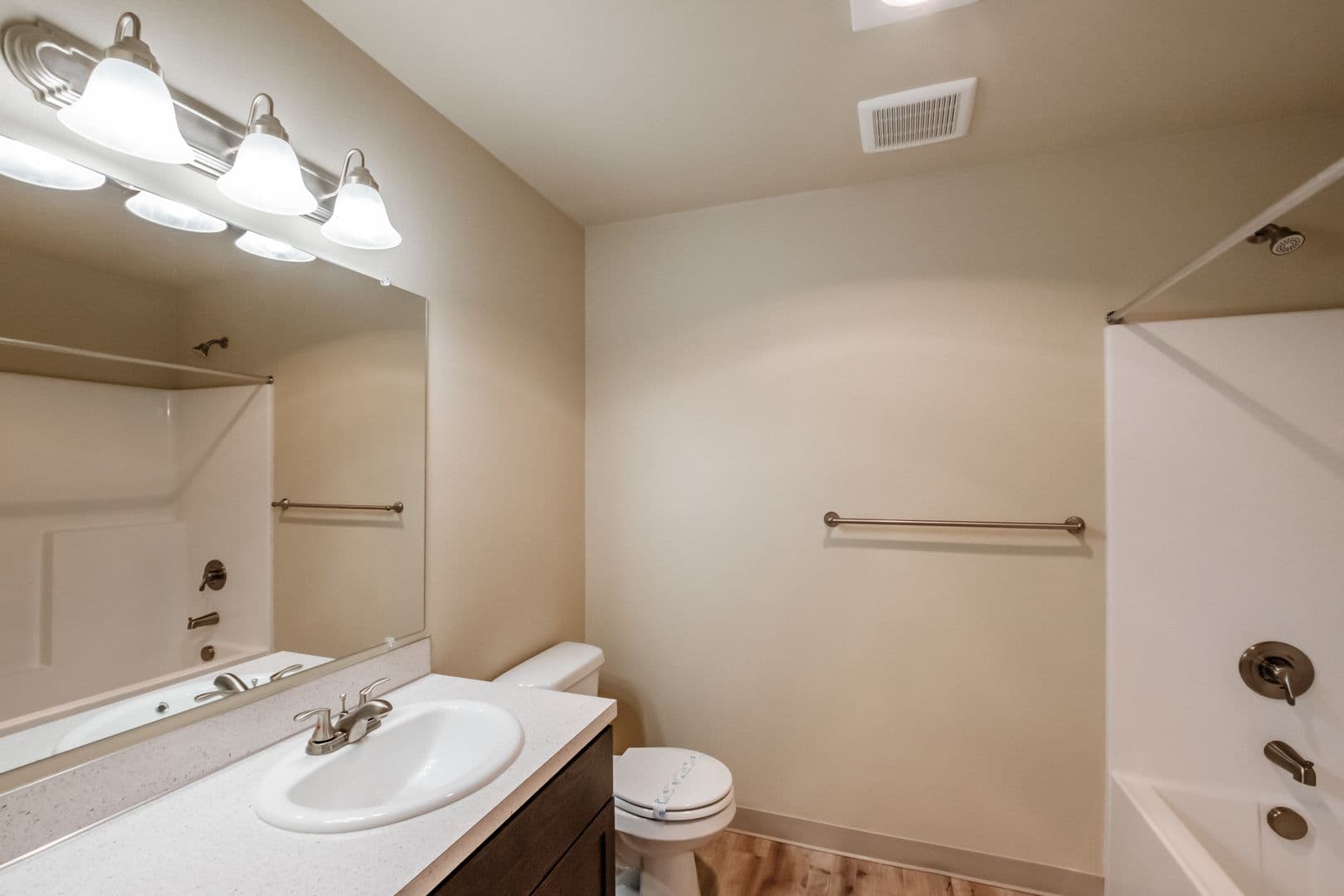 Sweet Home Apartment: 1200 38th Ave