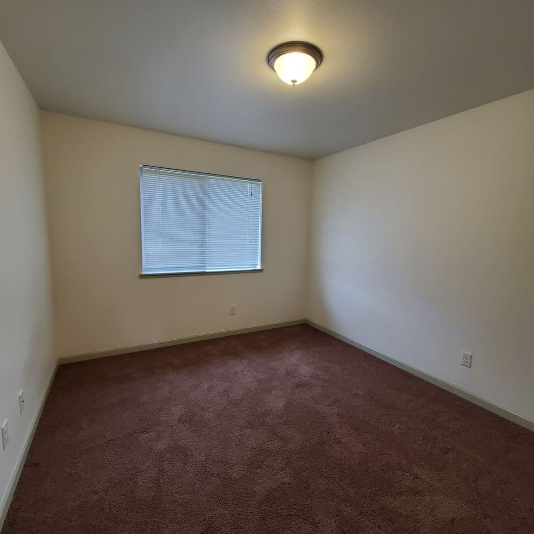 Lebanon Apartment: 2711 & 2713 Birch St.