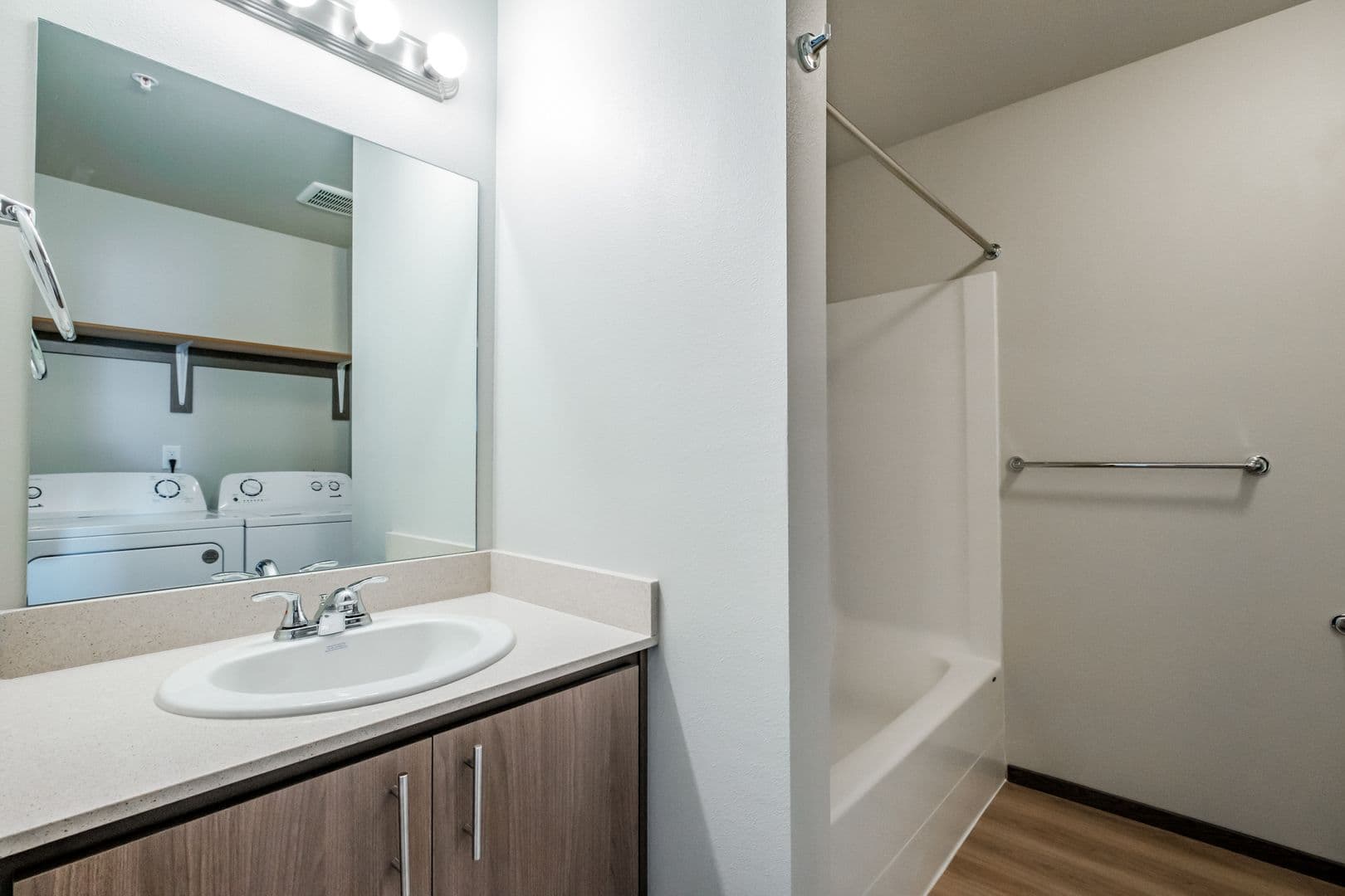Salem Apartment: 178-210 SE Lancaster Dr.