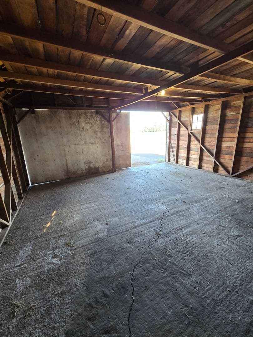 Albany House: 29626 Highway 34 SW