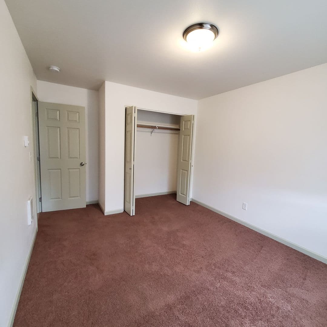 Lebanon Apartment: 2711 & 2713 Birch St.