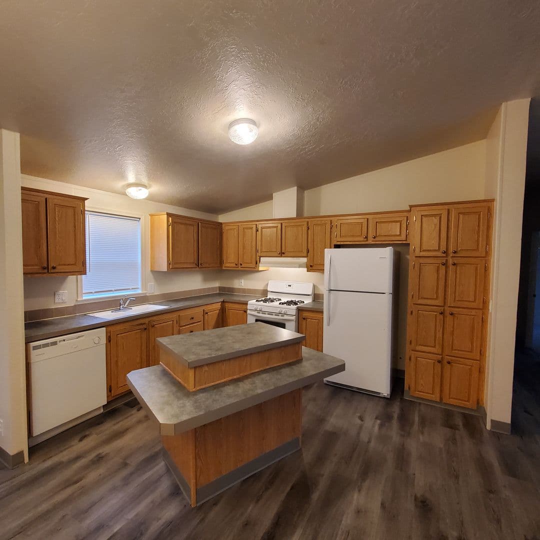Tangent Condo: 33175 McFarland Road