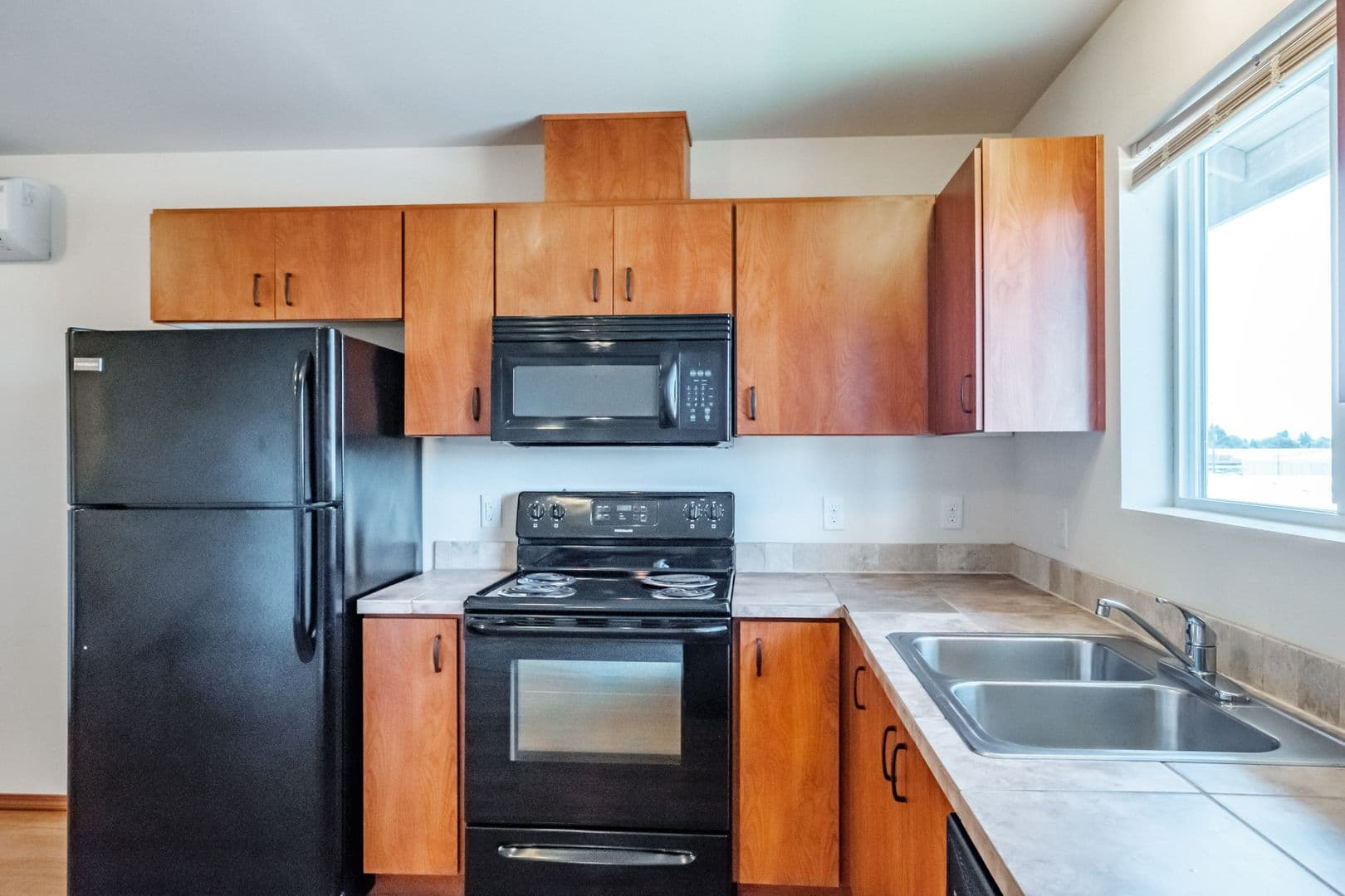 Salem Apartment: 4470 Conser Way NE