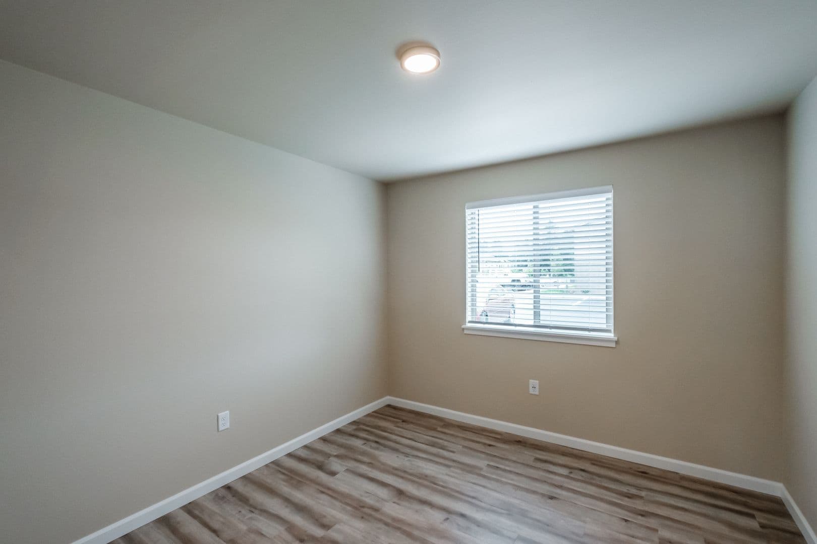 Sweet Home Apartment: 1200 38th Ave