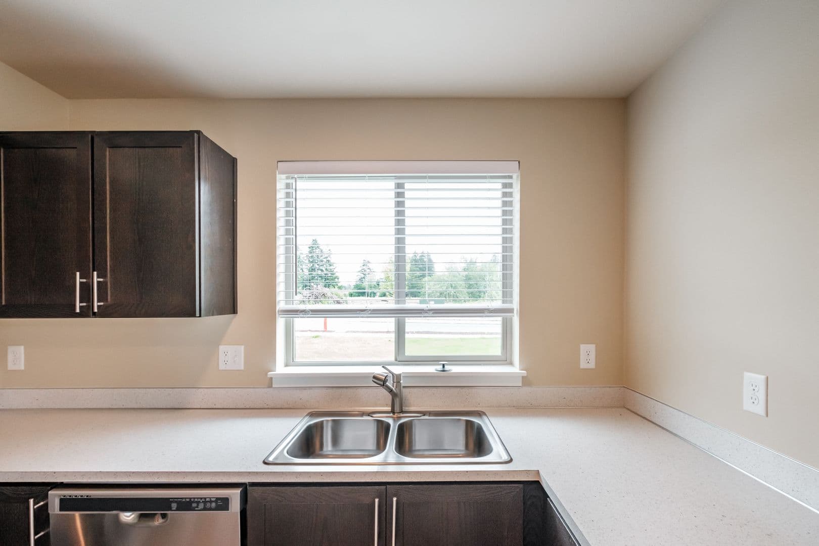 Sweet Home Apartment: 1200 38th Ave