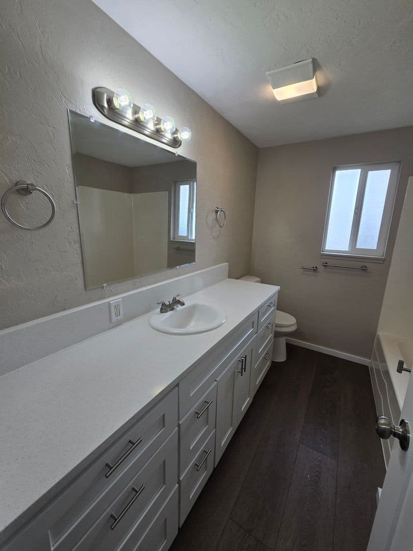 Albany Apartment: 3717 & 3719 Burkhart St. SE