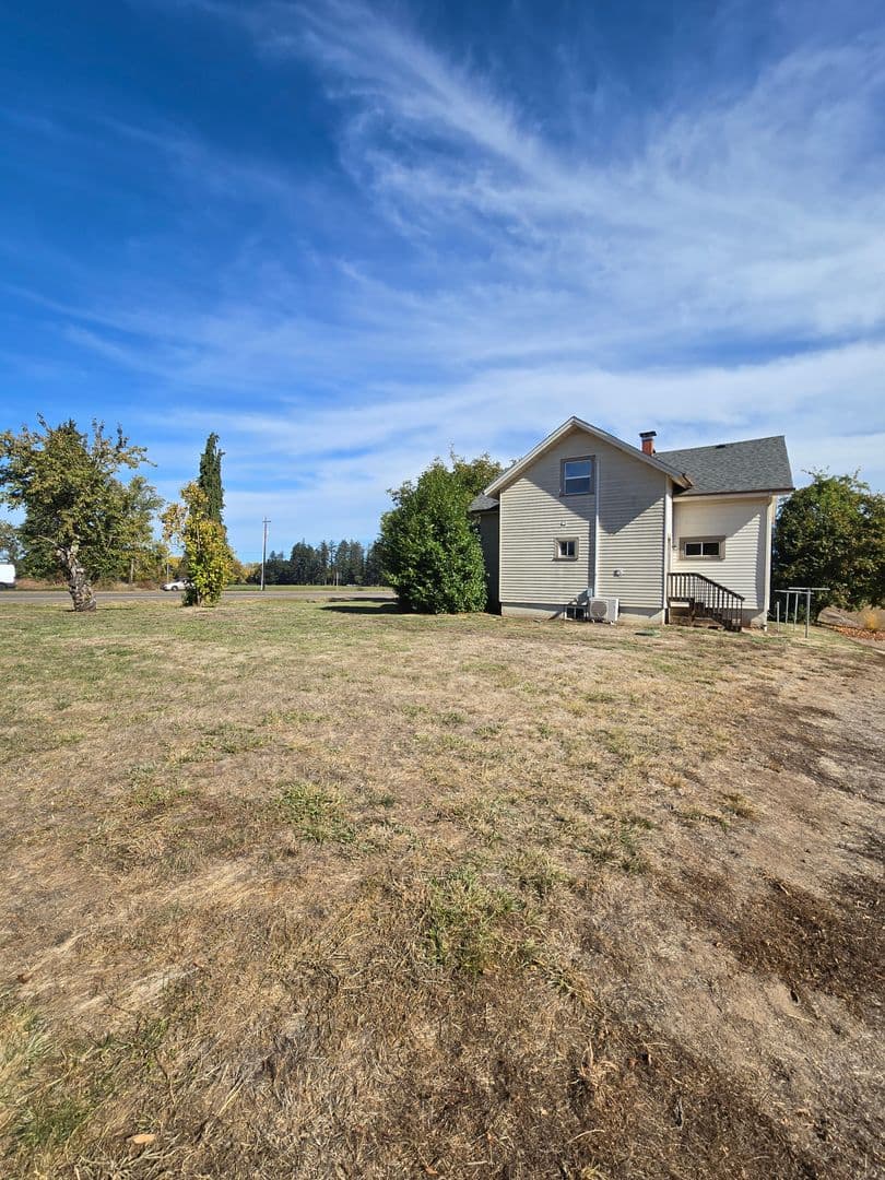 Albany House: 29626 Highway 34 SW