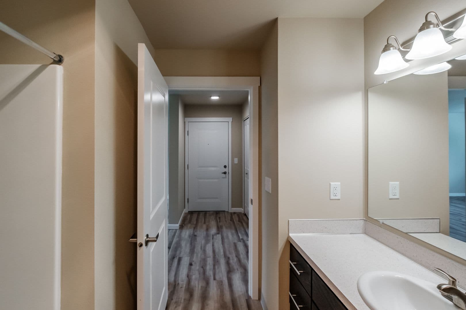 Sweet Home Apartment: 1200 38th Ave