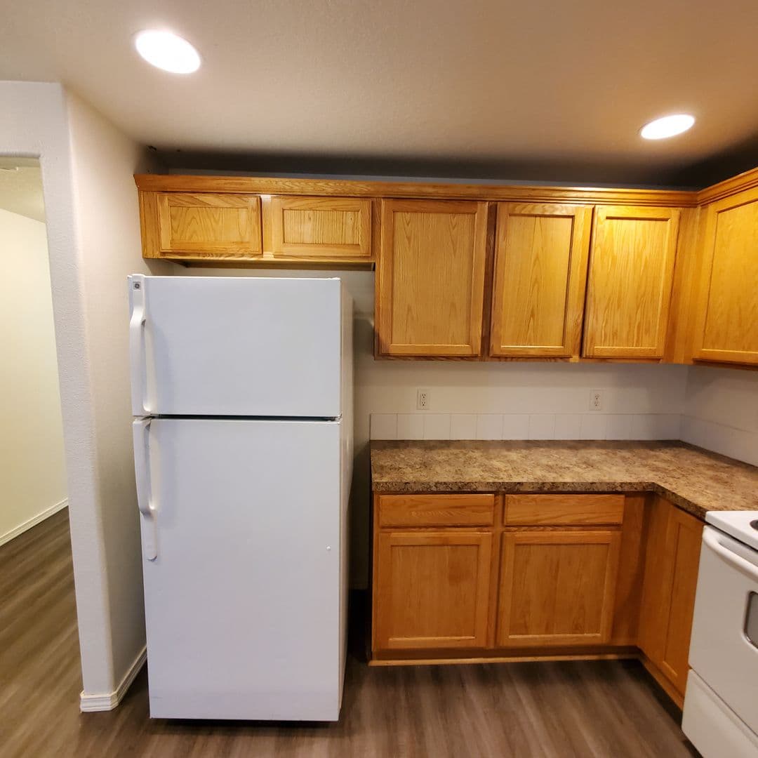 Monmouth Apartment: Meadow Ridge Ave