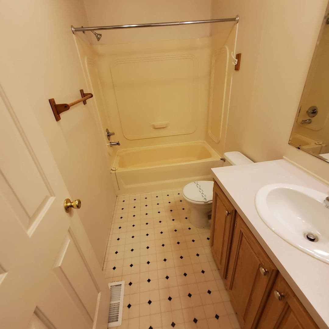 Tangent Condo: 33175 McFarland Road