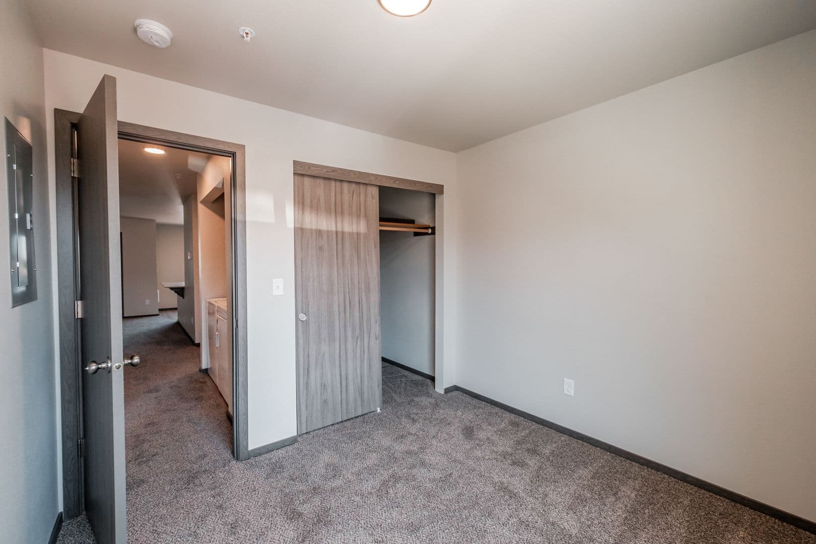 Salem Apartment: 4712 Silverton Rd NE