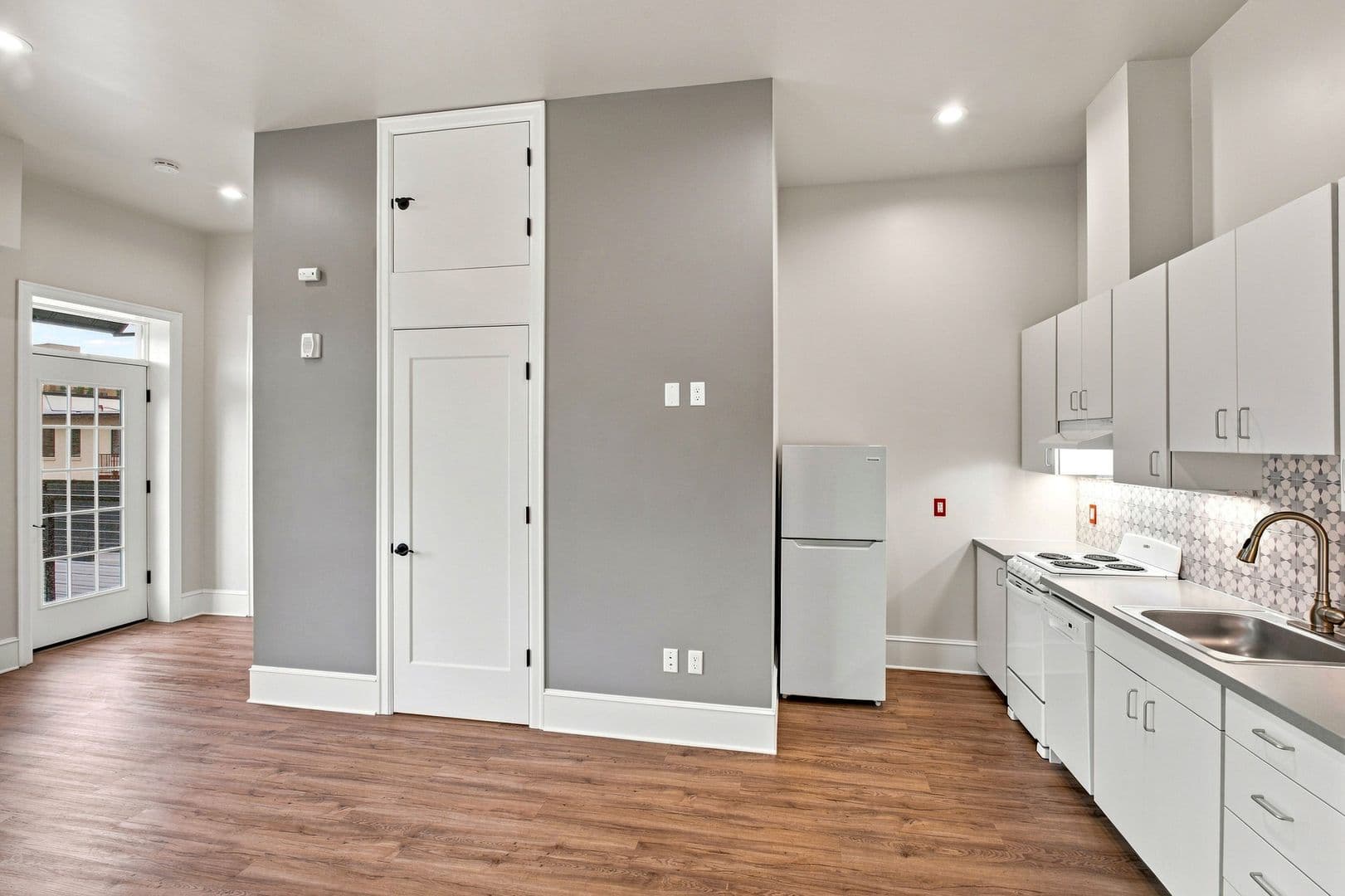 Salem Apartment: 440 State St #220