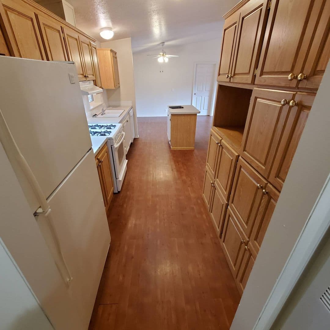 Tangent Condo: 33175 McFarland Road