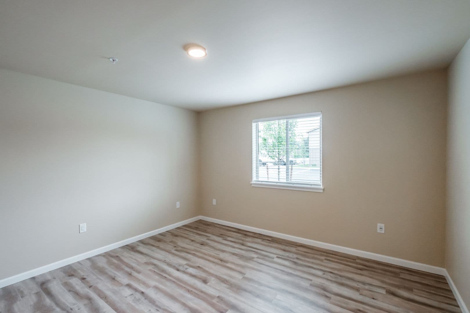 Sweet Home Apartment: 1200 38th Ave