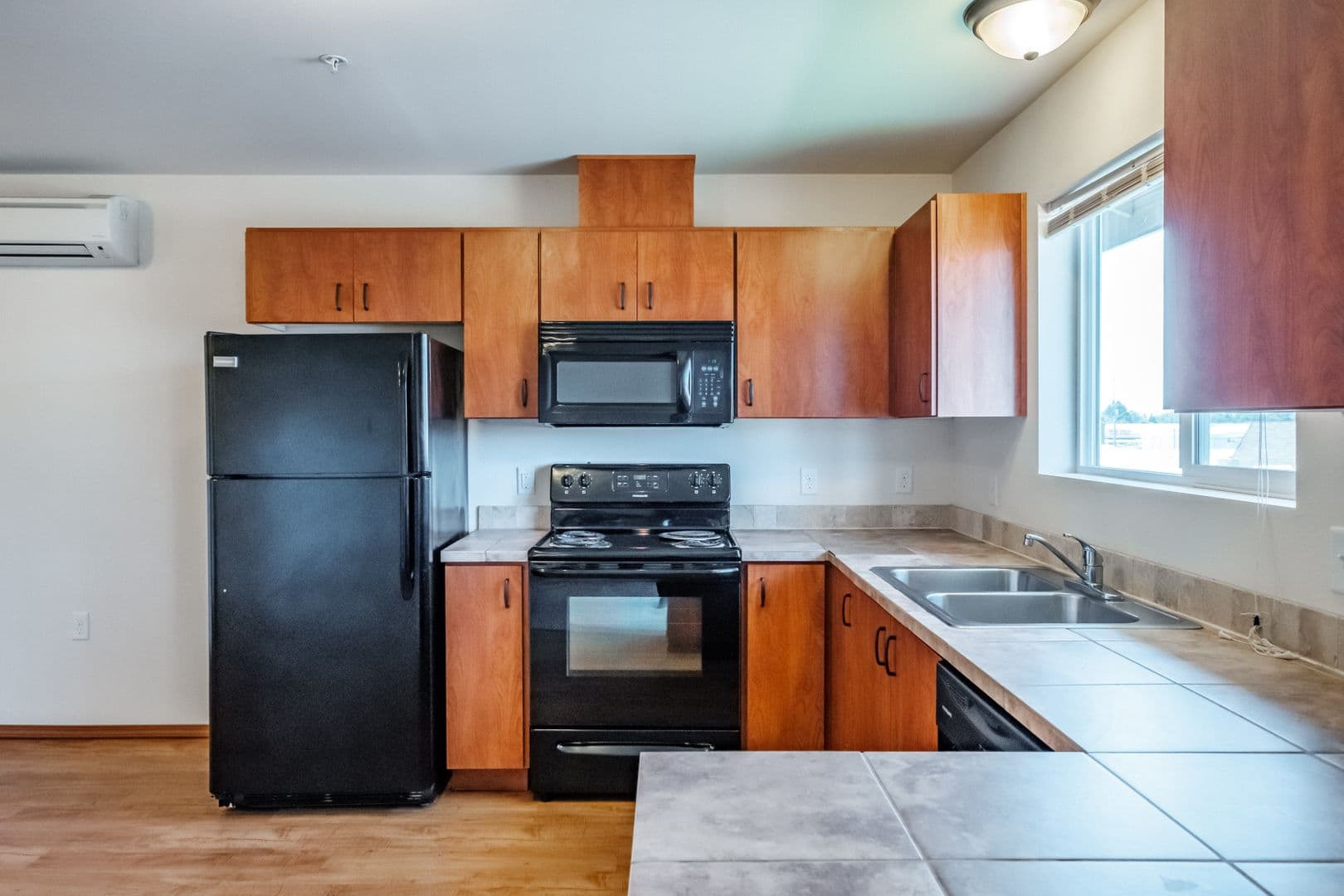 Salem Apartment: 4470 Conser Way NE