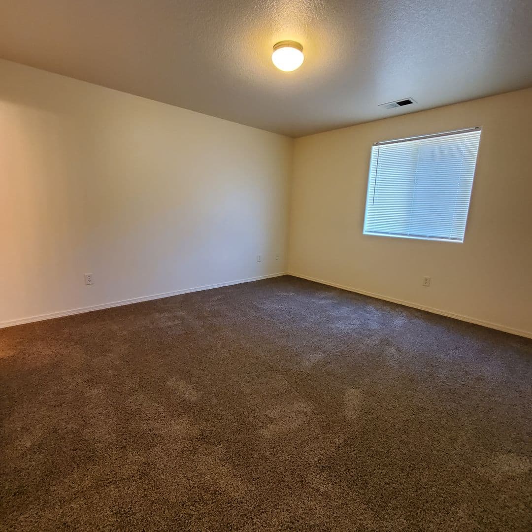 Monmouth Apartment: Meadow Ridge Ave