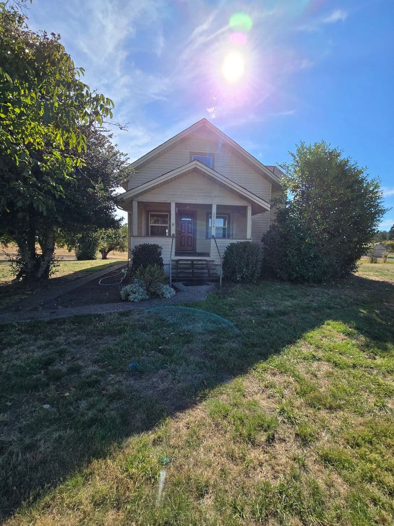 Albany House: 29626 Highway 34 SW