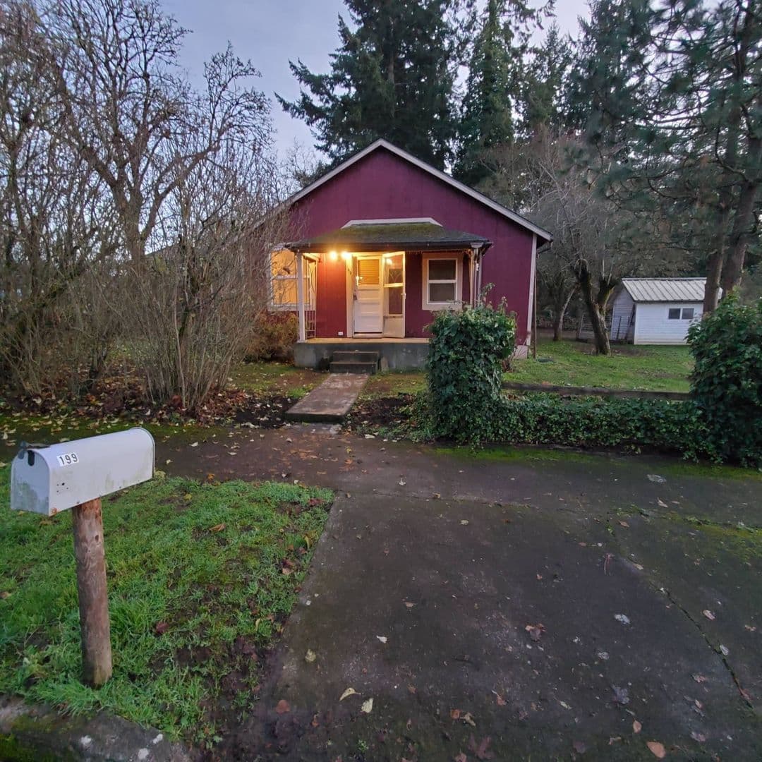 Brownsville House: 199 Locust Ave