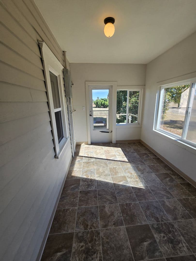 Albany House: 29626 Highway 34 SW