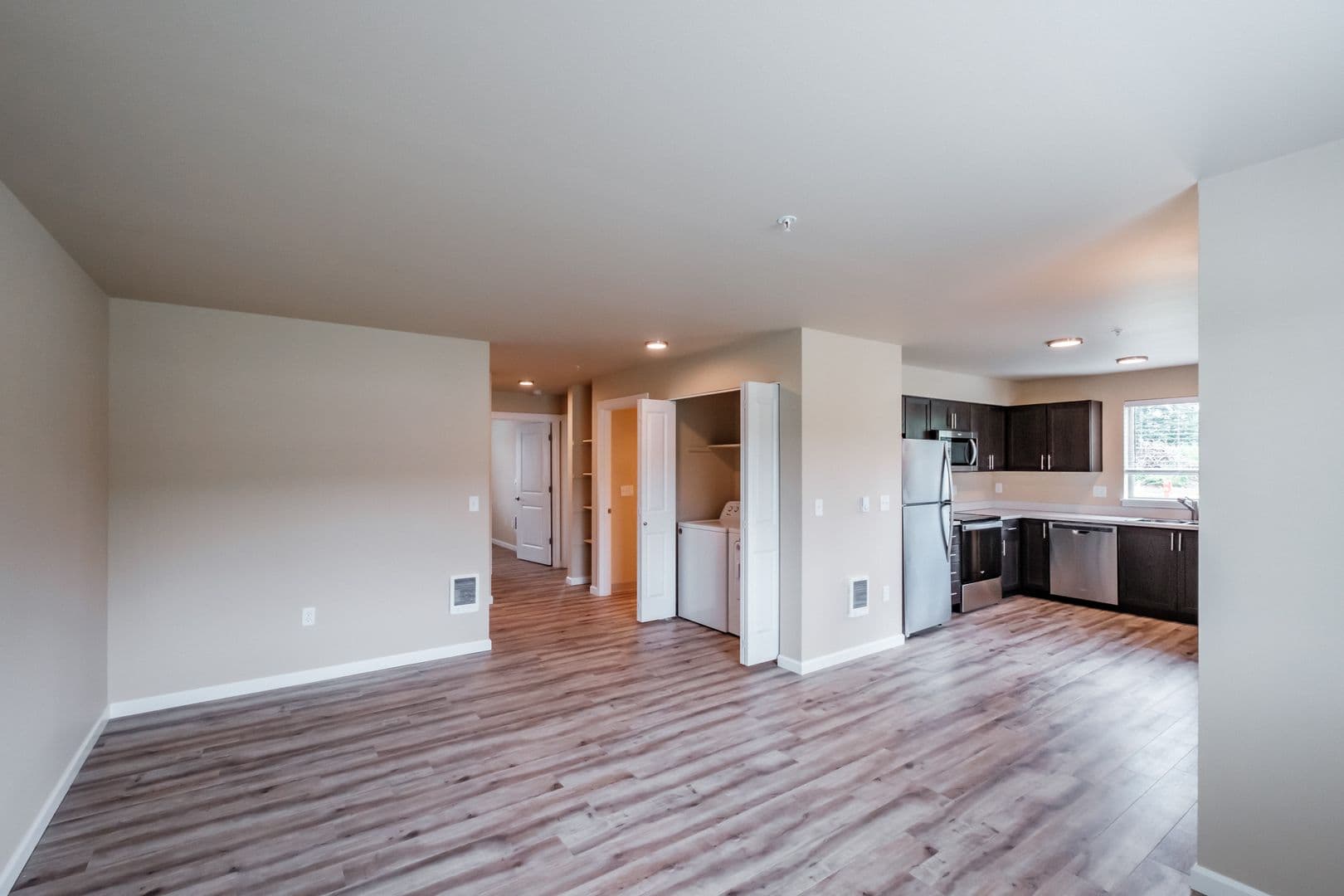 Sweet Home Apartment: 1200 38th Ave