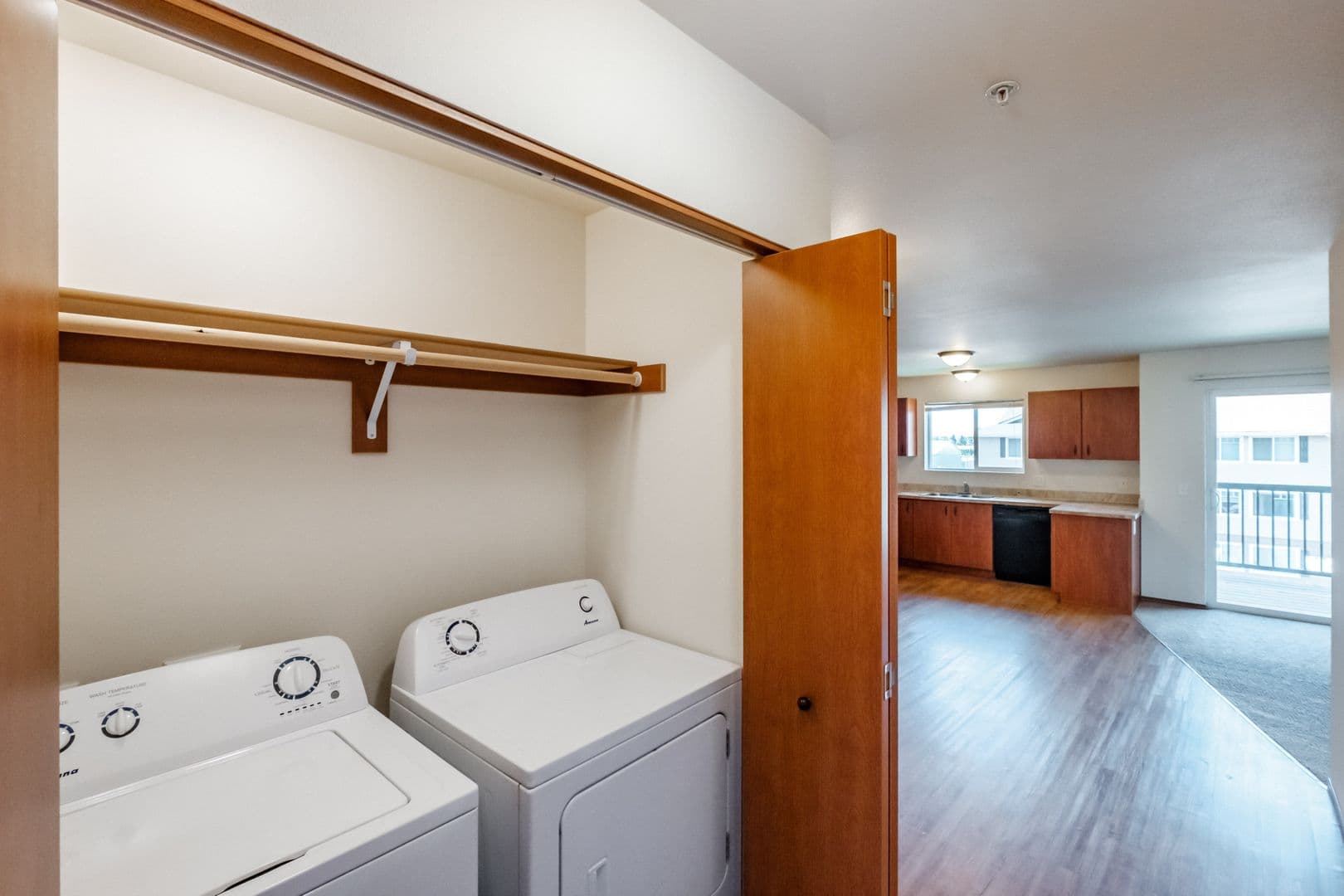 Salem Apartment: 4470 Conser Way NE