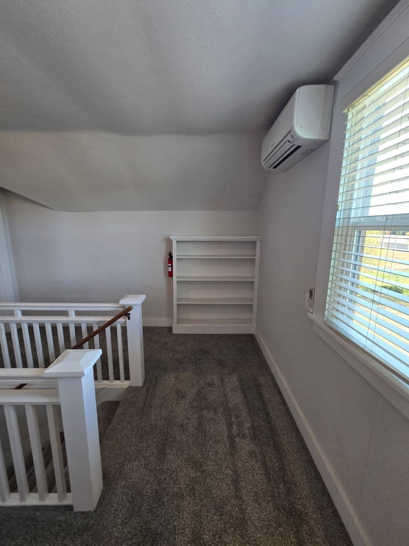 Albany House: 29626 Highway 34 SW