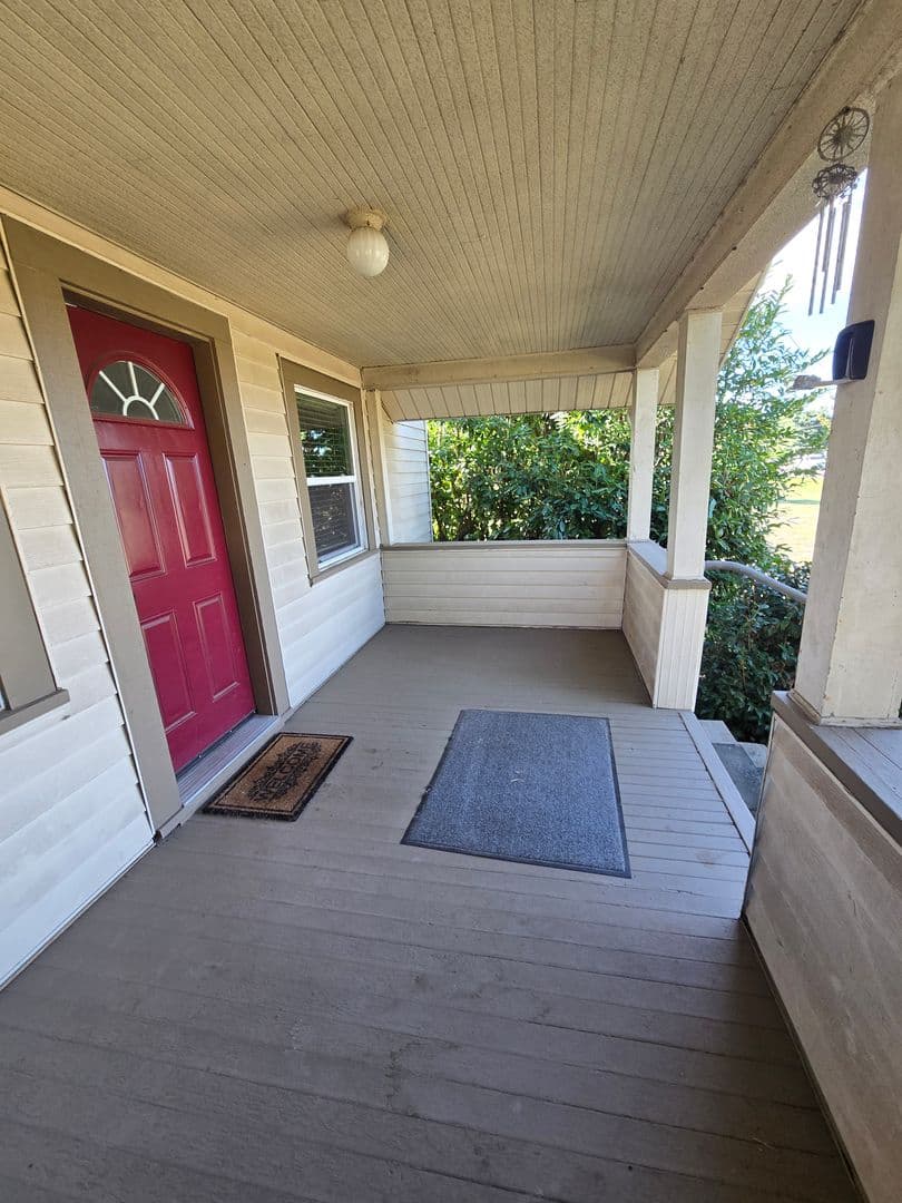 Albany House: 29626 Highway 34 SW