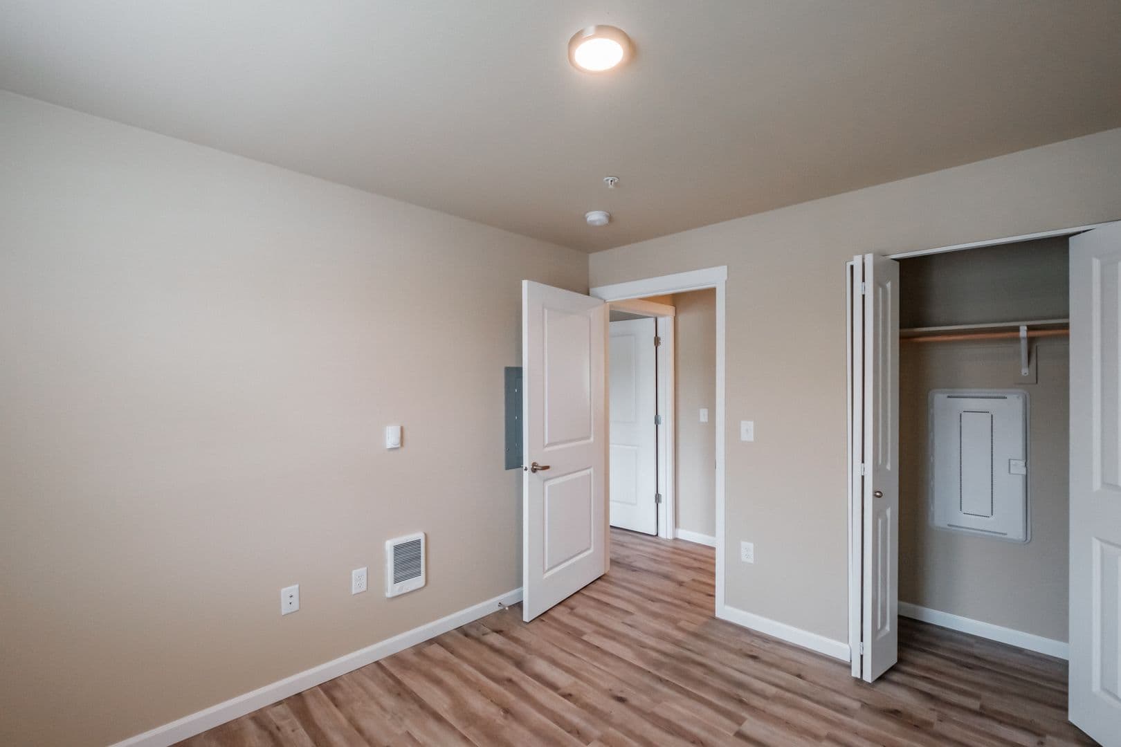 Sweet Home Apartment: 1200 38th Ave