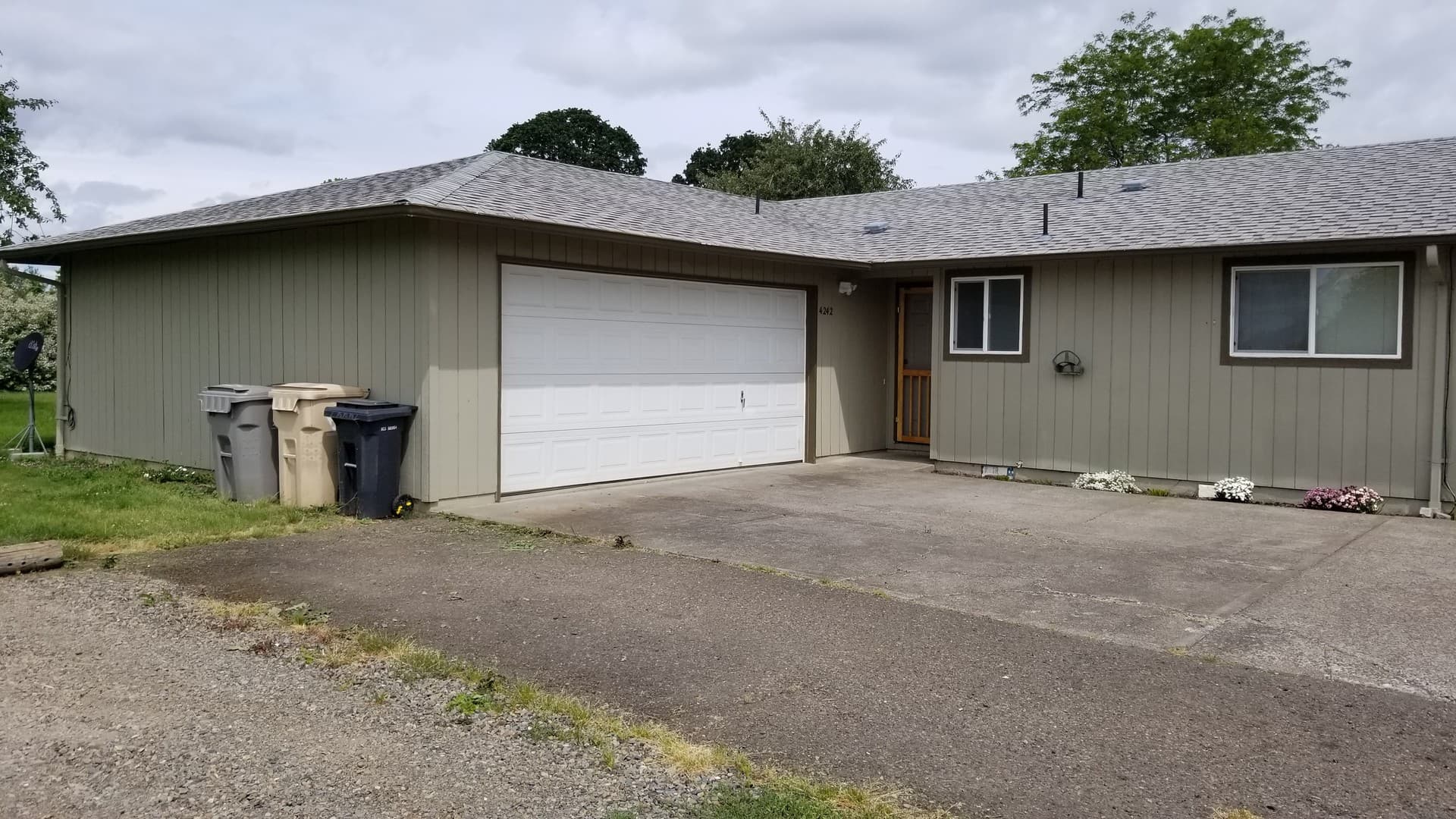 Millersburg Apartment: 4140-4447 Amanda Lane NE, 2809-2819 Conser Rd NE, 2836-2846 Toni St. NE