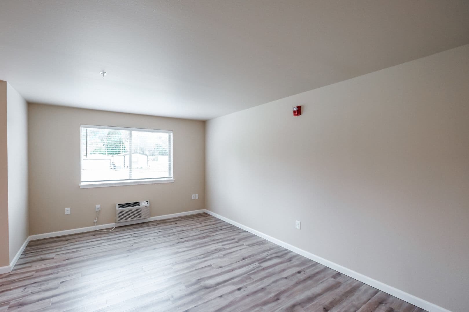 Sweet Home Apartment: 1200 38th Ave