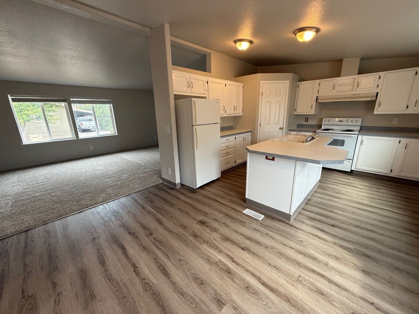 Tangent Condo: 33175 McFarland Road