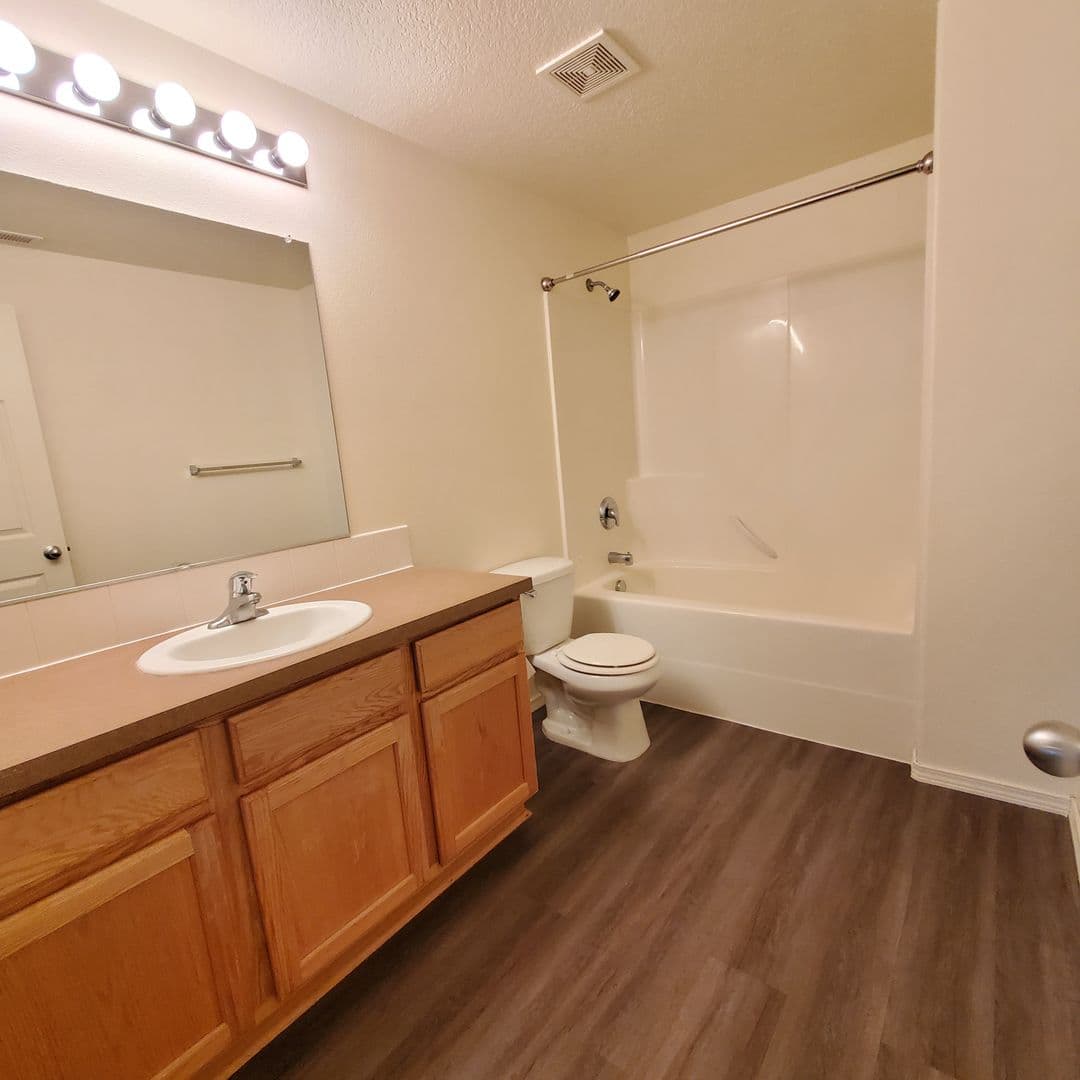 Monmouth Apartment: Meadow Ridge Ave