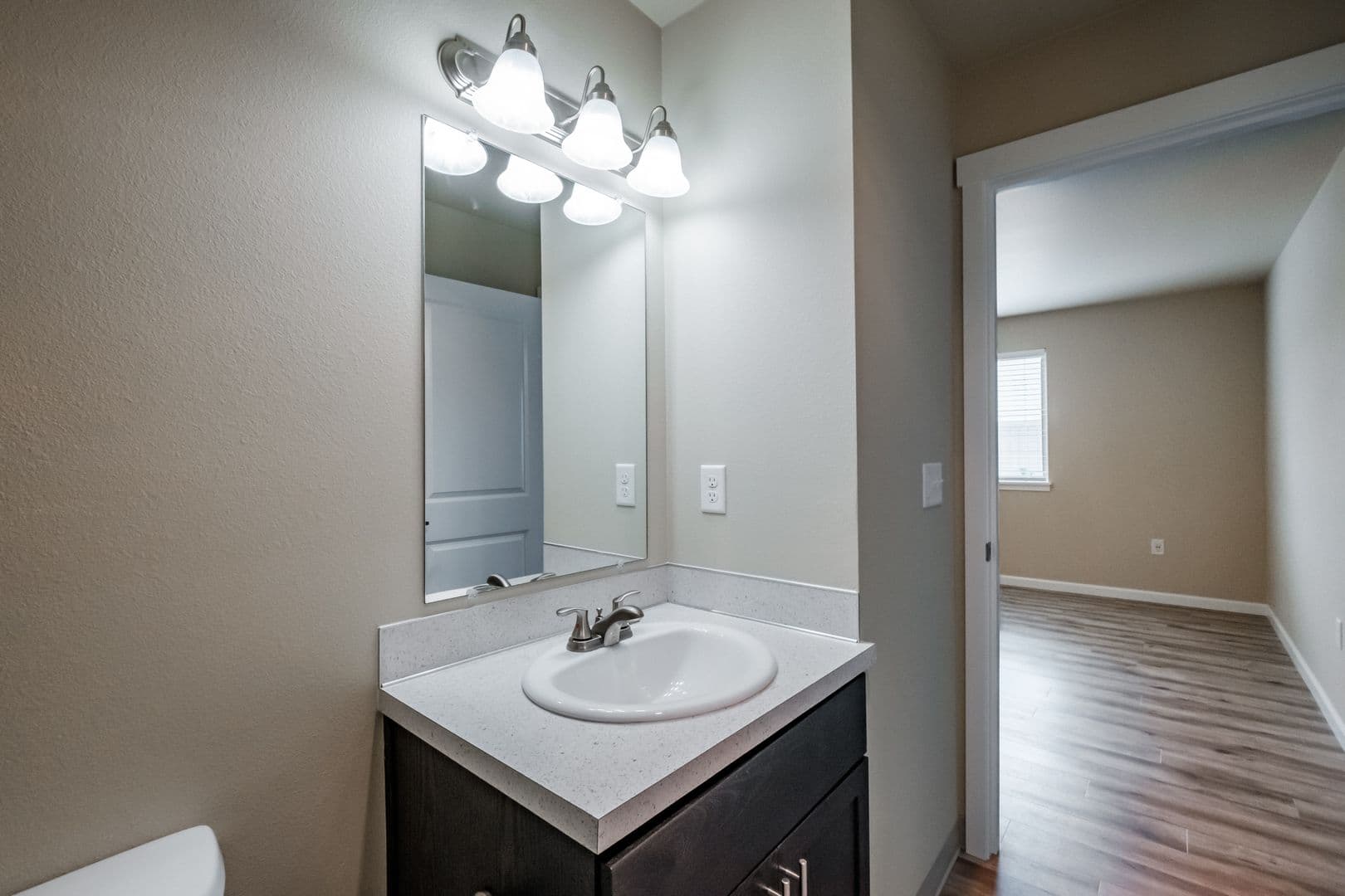 Sweet Home Apartment: 1200 38th Ave