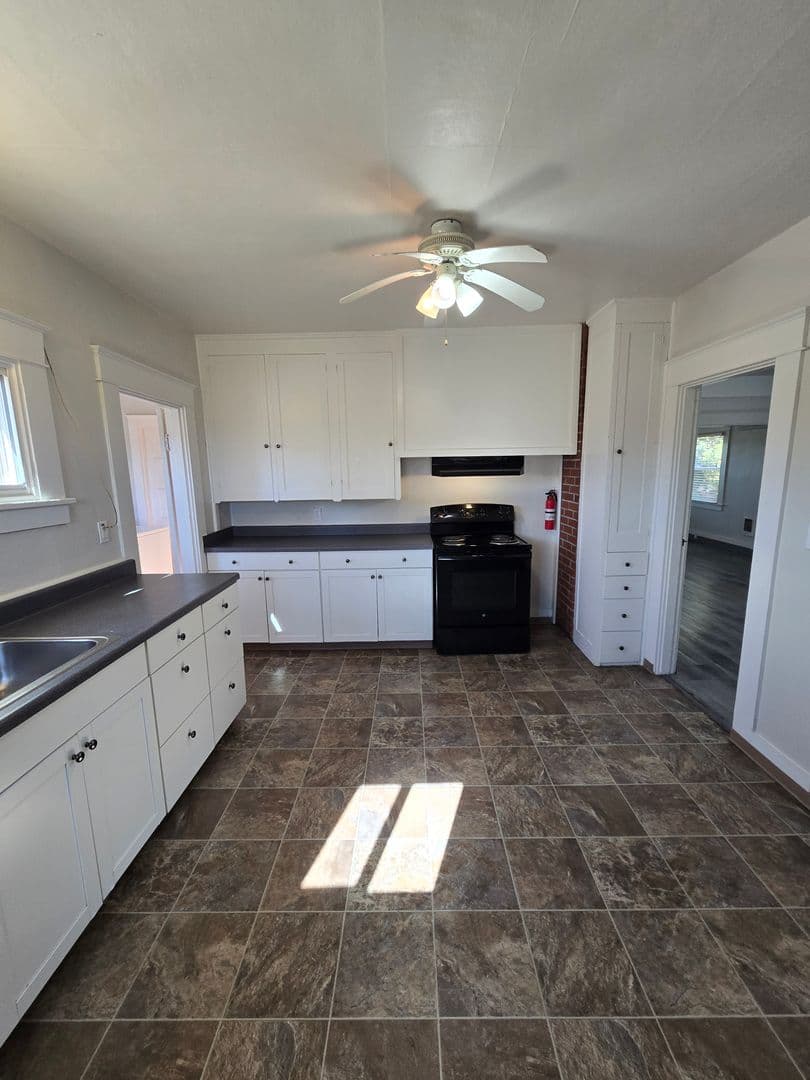 Albany House: 29626 Highway 34 SW